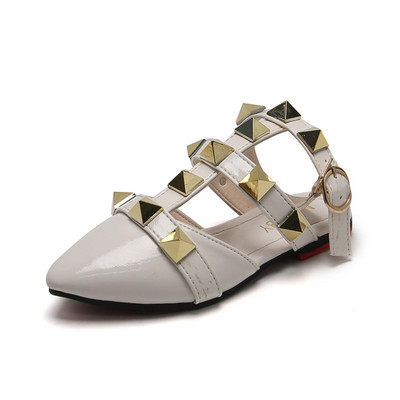 Lányos római szandálok 2021, nyáron, új gyermekpapucsok, puha talpú szegecses hercegnőcipők, divatos hegyes szandálok SMG117