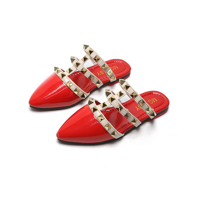 Lányos római szandálok 2021, nyáron, új gyermekpapucsok, puha talpú szegecses hercegnőcipők, divatos hegyes szandálok SMG117