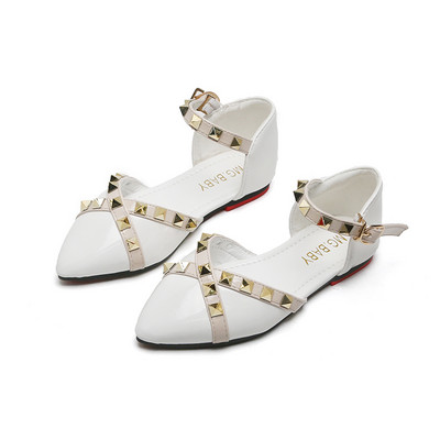 Lányos római szandálok 2021, nyáron, új gyermekpapucsok, puha talpú szegecses hercegnőcipők, divatos hegyes szandálok SMG117