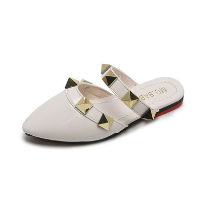 Lányos római szandálok 2021, nyáron, új gyermekpapucsok, puha talpú szegecses hercegnőcipők, divatos hegyes szandálok SMG117