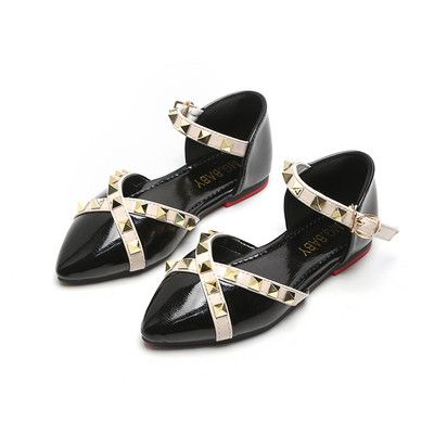 Lányos római szandálok 2021, nyáron, új gyermekpapucsok, puha talpú szegecses hercegnőcipők, divatos hegyes szandálok SMG117