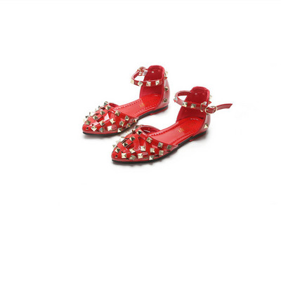 Lányos római szandálok 2021, nyáron, új gyermekpapucsok, puha talpú szegecses hercegnőcipők, divatos hegyes szandálok SMG117