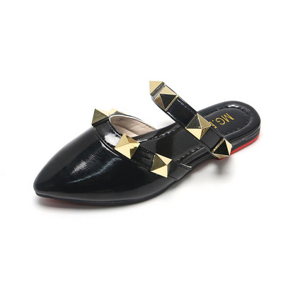 Lányos római szandálok 2021, nyáron, új gyermekpapucsok, puha talpú szegecses hercegnőcipők, divatos hegyes szandálok SMG117