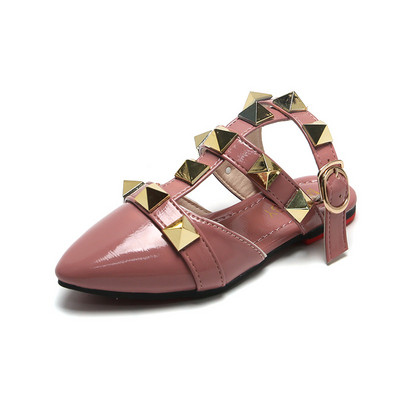 Lányos római szandálok 2021, nyáron, új gyermekpapucsok, puha talpú szegecses hercegnőcipők, divatos hegyes szandálok SMG117