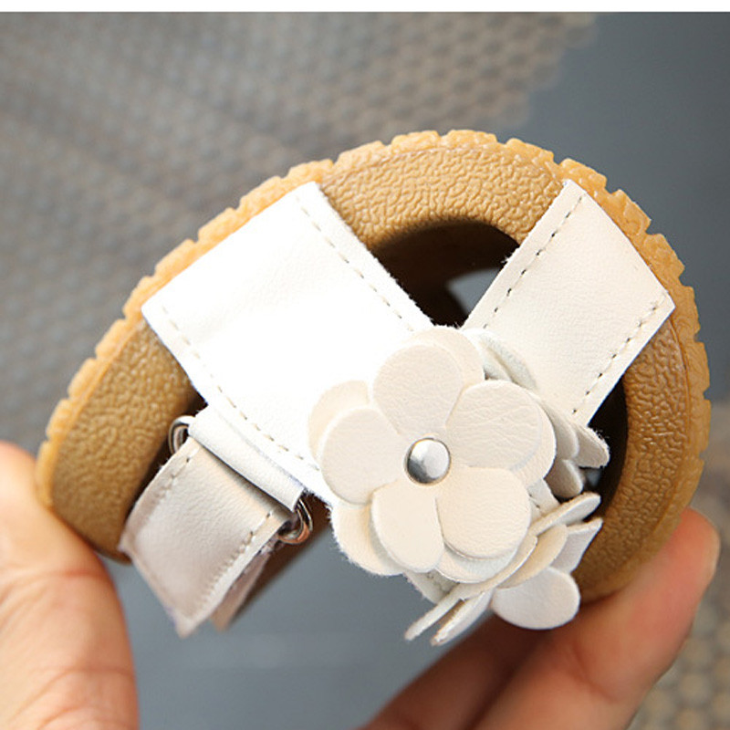2022 új nyári gyerekszandál lányoknak Puha bőr virágok Princess lánycipők gyerek strandszandálok baba tipegő cipők CSH369