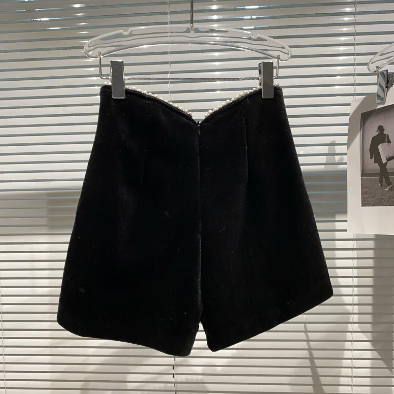 2022 m. Naujas rudens žiemos moterų naujas mados perlas, netaisyklingo krašto deimantinis mygtukas, papuoštas aukštu juosmeniu, laisvalaikio aksominiai šortai