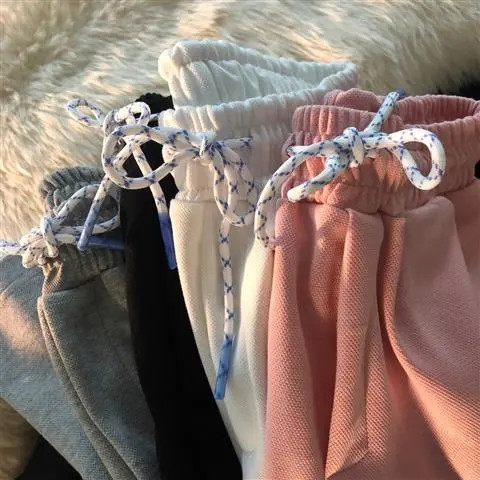 Krūtelių dizaino sportiniai šortai laisvalaikio universalūs išoriniai drabužiai elastiniu juosmeniu penkių taškų kelnės madingi šortai moteriški šortai aukštu juosmeniu