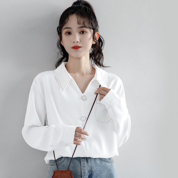 Paprasti moteriški marškiniai su sagomis ir kišene