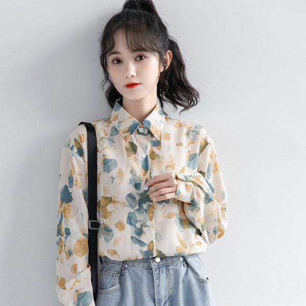 Moteriški marškiniai su sagomis ir raštu