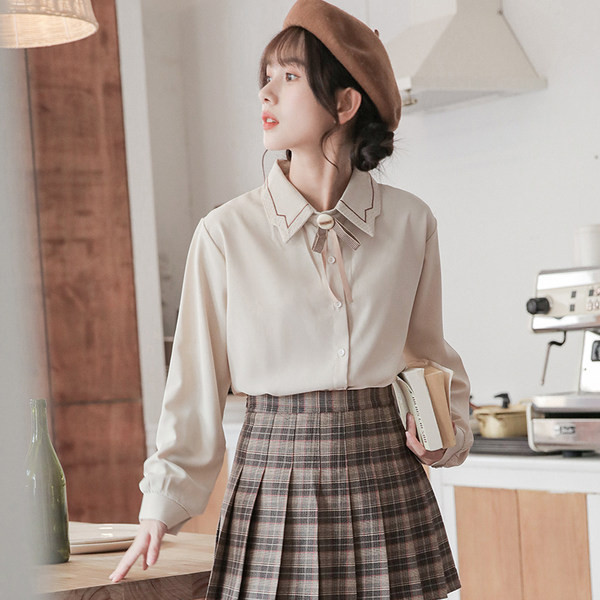 Moderna ženska košulja s klasičnim ovratnikom i kravatama