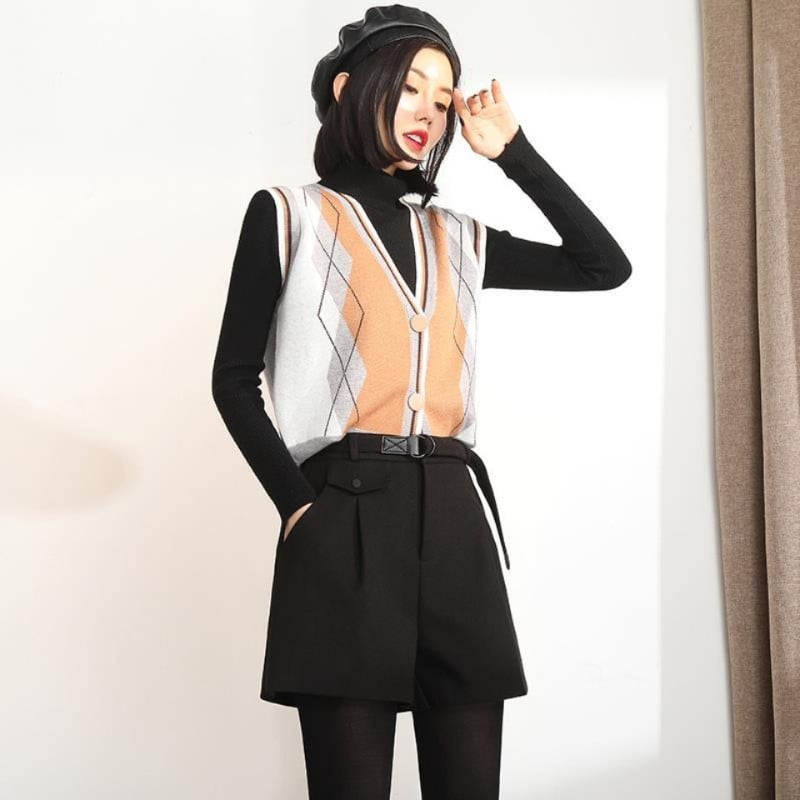 2022. aasta sügistalvine mood õhukesed ja soojad villased laia säärega lühikesed püksid, ühevärvilised vabaaja naiste naiste viiepunktilised saapapüksid