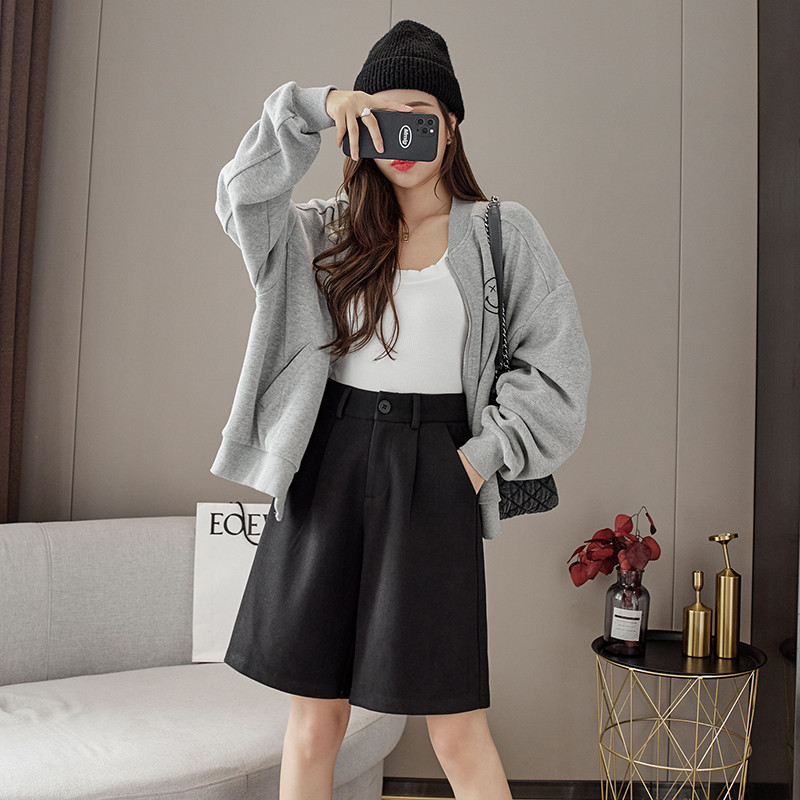 Kavos aukštu juosmeniu vilnos šortai plačiomis kojomis, moteriški 2021 m. žieminiai, laisvi vilnoniai kaprio trumpos kelnės, moteriškos darbo Bermudų salos