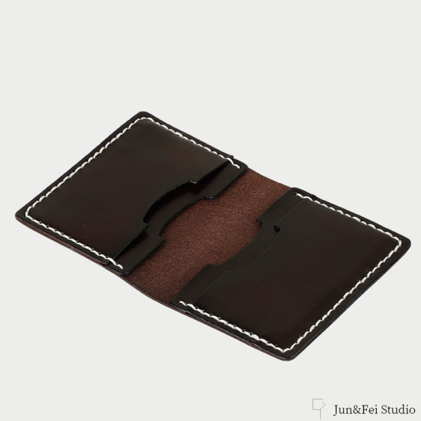 Maža vyriška piniginė su kontrastinėmis siūlėmis