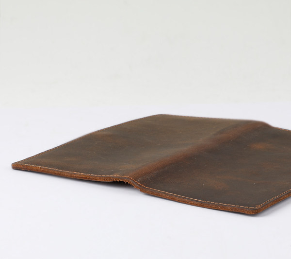 Retro meeste nahast rahakoti puhas mudel