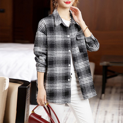 Sügisene ruuduline metallnööpidega särk naistele