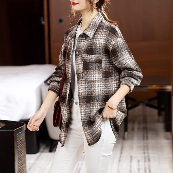 Sügisene ruuduline metallnööpidega särk naistele