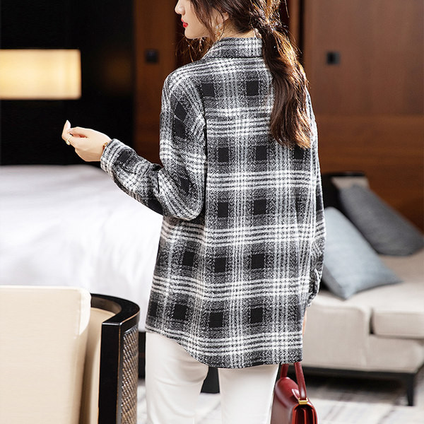 Sügisene ruuduline metallnööpidega särk naistele