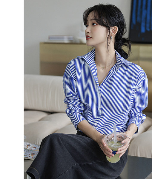 Ženska prugasta košulja s gumbima i klasičnim ovratnikom