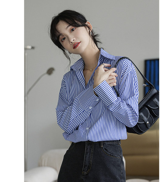 Ženska prugasta košulja s gumbima i klasičnim ovratnikom