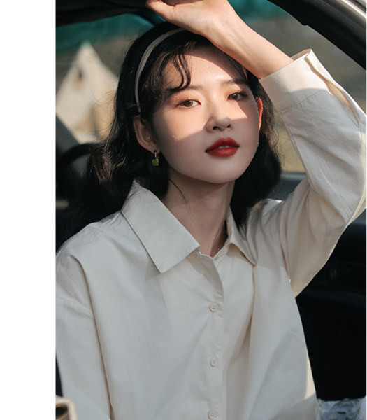 Široka ženska košulja na gumbe - čisti model