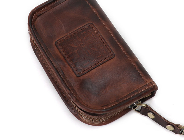 Odinė vyriška piniginė tinkanti raktams ir kreditinėms kortelėms laikyti