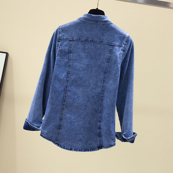 Moteriški džinsiniai marškiniai su sagomis