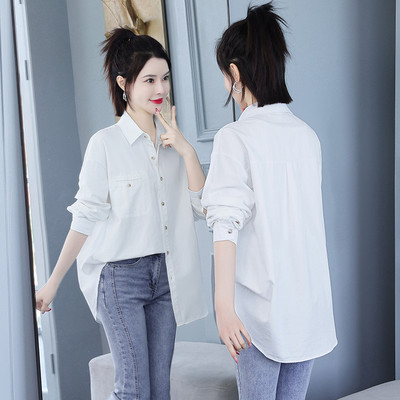 Középhosszú alkalmi ing zsebbel és gombokkal