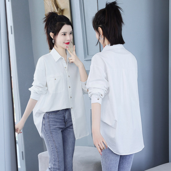 Középhosszú alkalmi ing zsebbel és gombokkal