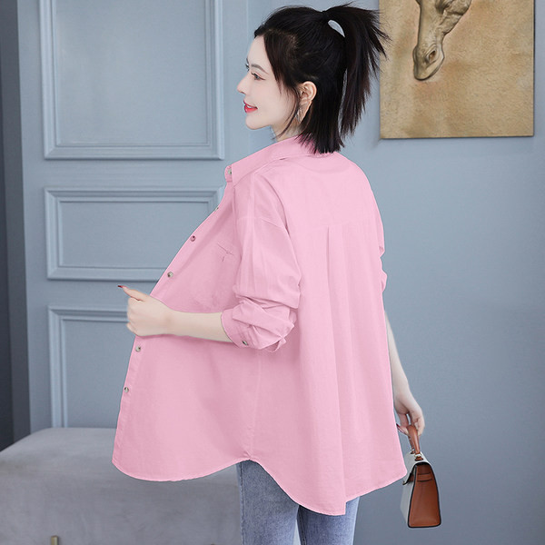 Középhosszú alkalmi ing zsebbel és gombokkal