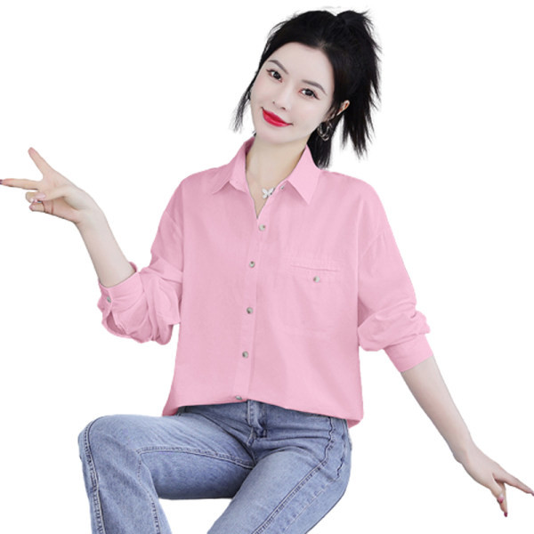 Középhosszú alkalmi ing zsebbel és gombokkal