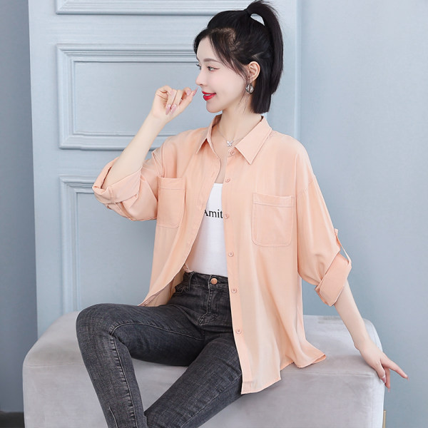 Pavasariniai moteriški marškiniai su sagomis ir plataus kišenės raštu