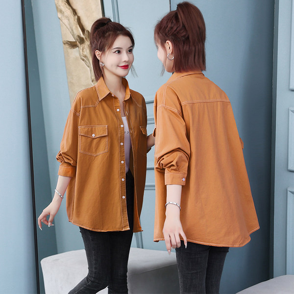 Rudeniniai moteriški marškiniai su kišene spalvotoje padangoje