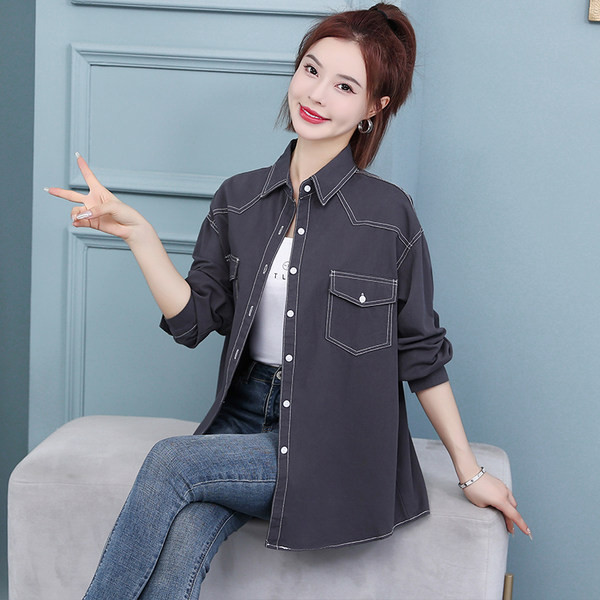 Rudeniniai moteriški marškiniai su kišene spalvotoje padangoje