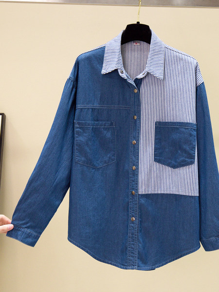 Naujo modelio moteriški marškiniai su klasikine apykakle ir kišenėmis