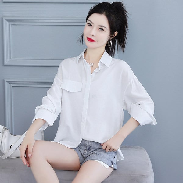 Nööbitav, keskmise pikkusega avara särk