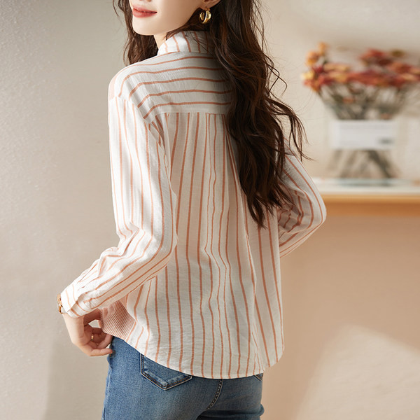 Triibuline särk nööpide ja taskuga