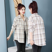 Naiste ruuduline krae ja taskuga särk