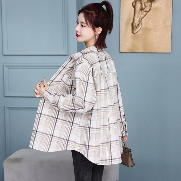 Naiste ruuduline krae ja taskuga särk