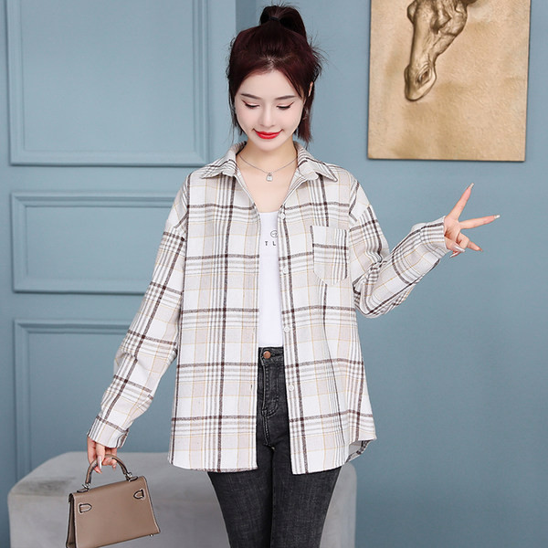 Naiste ruuduline krae ja taskuga särk