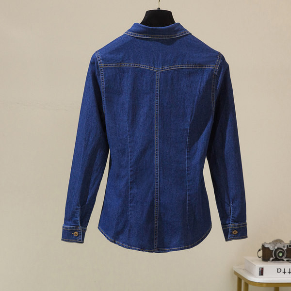 Modernūs moteriški marškiniai su klasikine džinsine apykakle