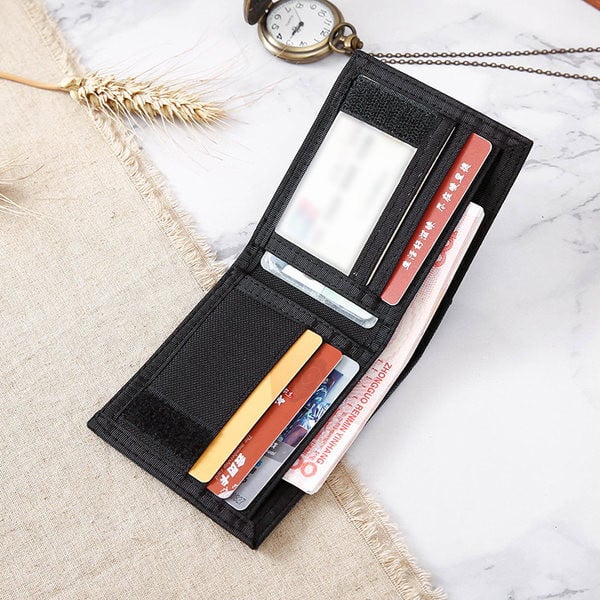 Meeste krediitkaardi rahakott paljudes värvides