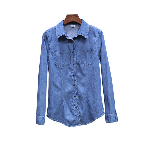 Moteriški džinsiniai marškiniai ilgomis rankovėmis ir sagomis