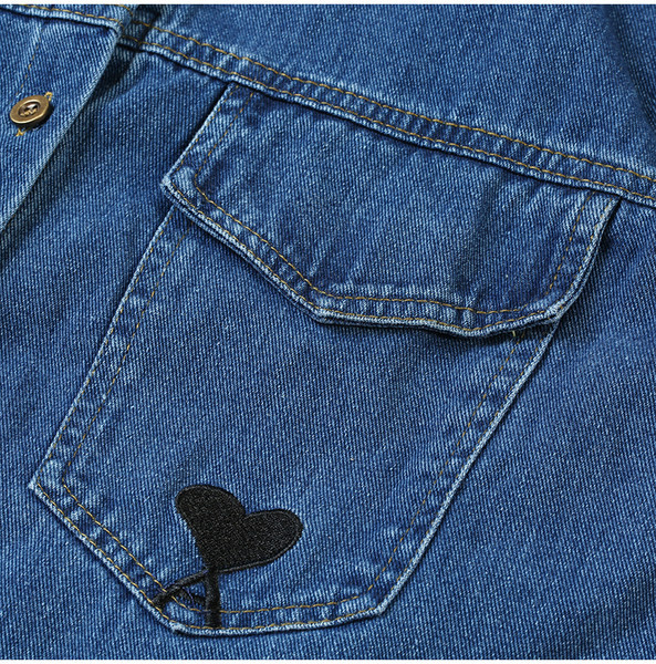 Įprasti moteriški džinsiniai marškiniai su kišenėmis