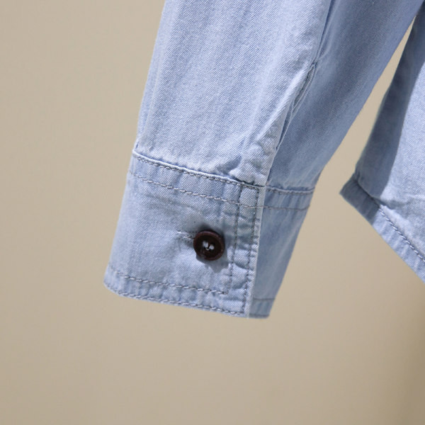 Moteriški džinsiniai marškiniai su sagomis