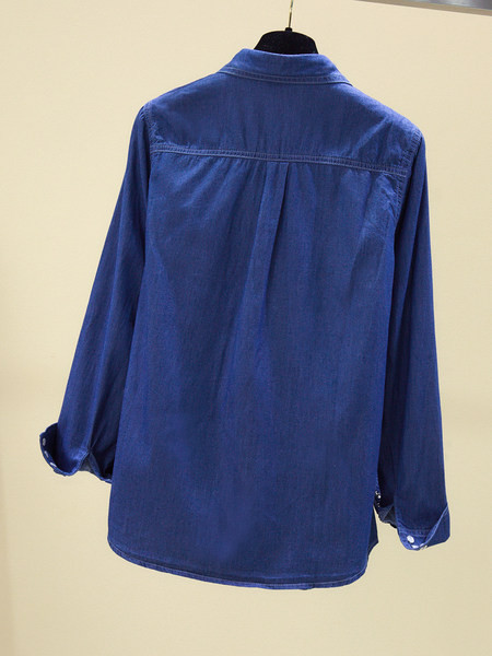 Moteriški džinsiniai marškiniai ilgomis rankovėmis, sagomis ir kišene