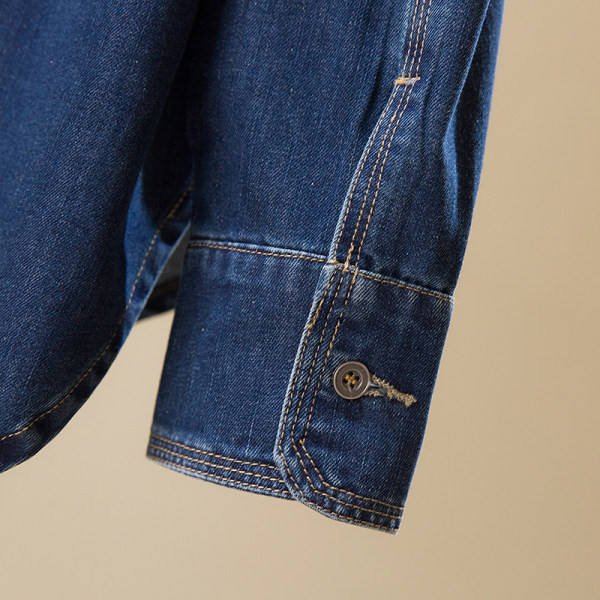 Džinsiniai laisvalaikio marškinėliai su kišene ir sagomis