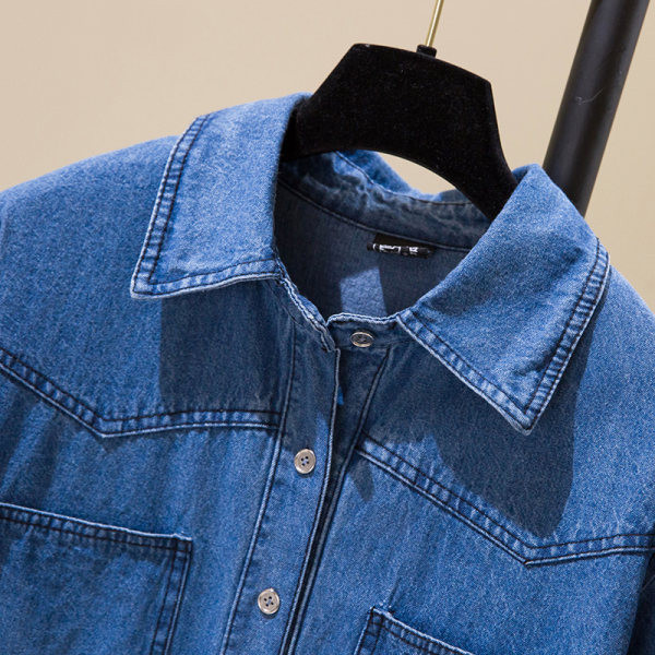 Moteriški džinsiniai marškiniai su kišenėmis - mėlynos spalvos