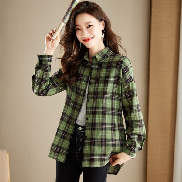 Gombos, középhosszú kockás ing