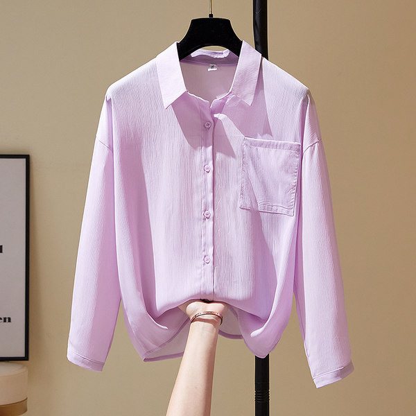 Švaraus rašto moteriški marškiniai su apykakle ir kišene