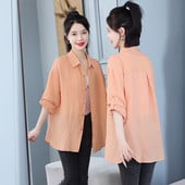 Moteriški platūs marškiniai su klasikine apykakle